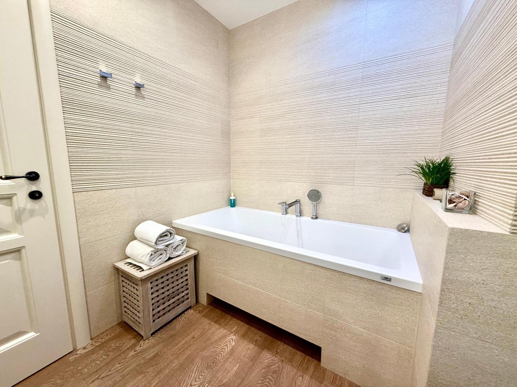 Unique Charles Bridge 2Bdr Apartment. Прага Екстер'єр фото